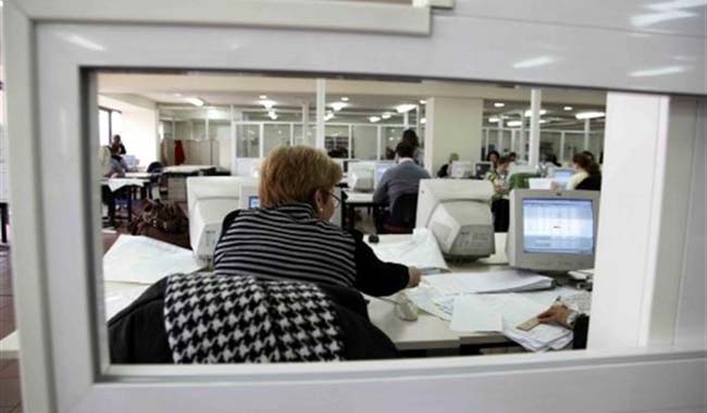 Αποχωρήσεις στο δημόσιο
