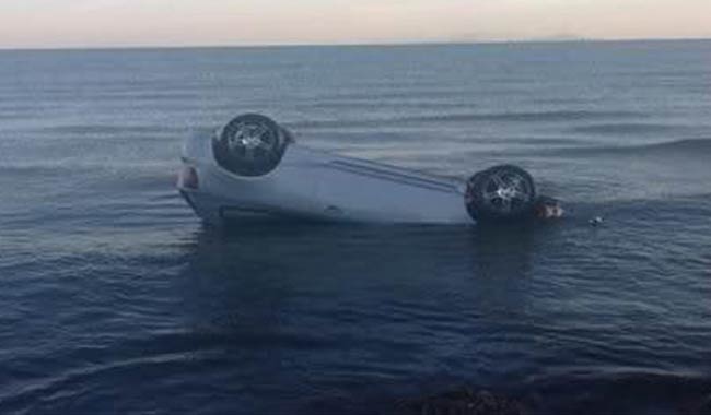Αυτοκίνητο σε λιμάνι