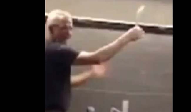 Δάσκαλος πιάνει φωτιά