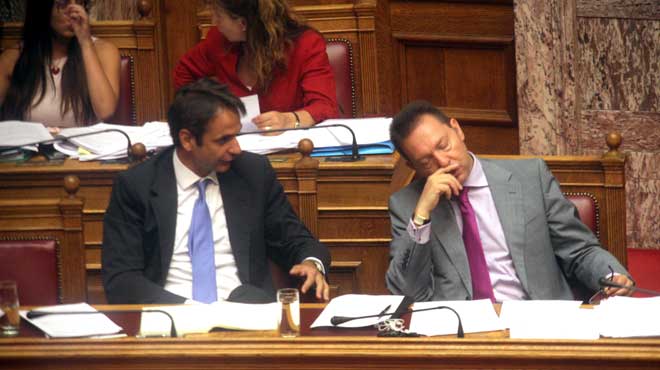 Ο Στουρνάρας στην Ολομέλεια της Βουλής