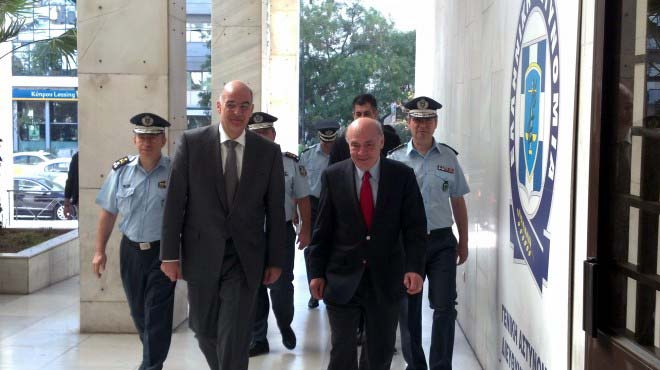 Δένδιας και ελληνική αστυνομία