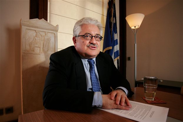 Κώστας Τζαβάρας