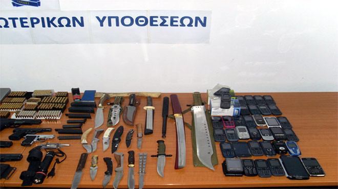 Όπλα και μαϊμού προϊόντα