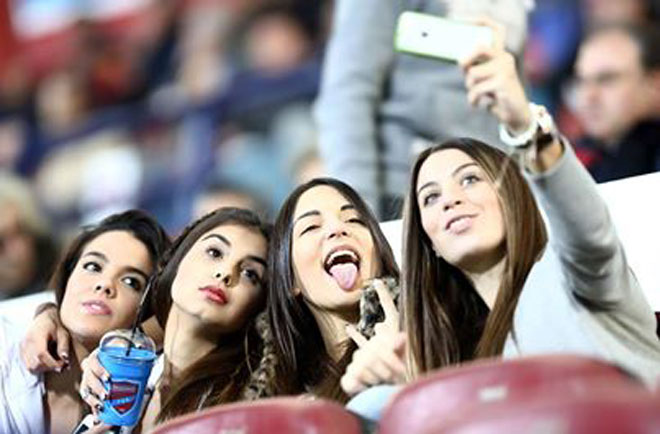 Σέξι παρουσίες Super League