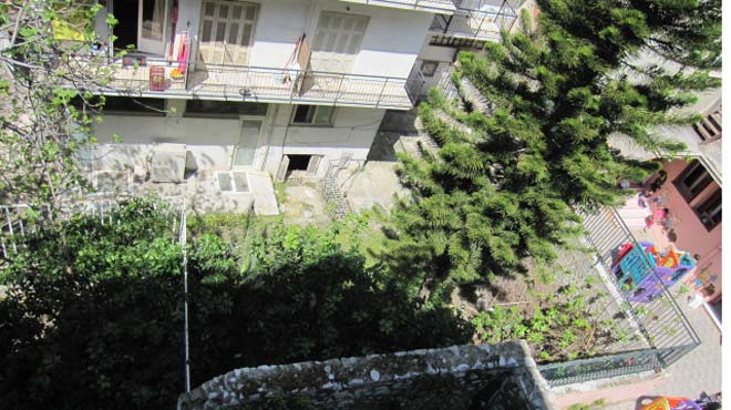 Ακάλυπτος χώρος πολυκατοικίας