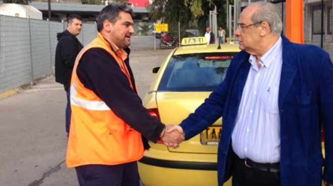 Βασίλης Μιχαλολιάκος με οδηγούς ταξί