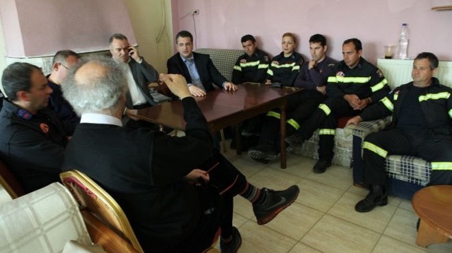 Απόστολος Τζιτζικώστας