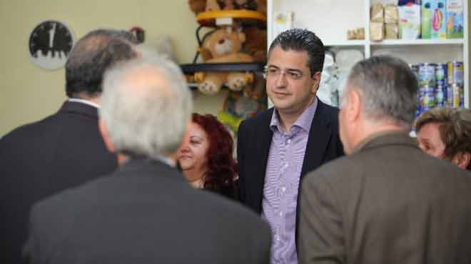Απόστολος Τζιτζικώστας