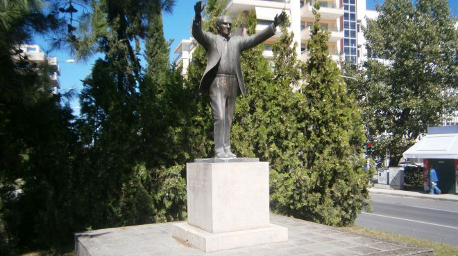 Άγαλμα Παπανδρέου