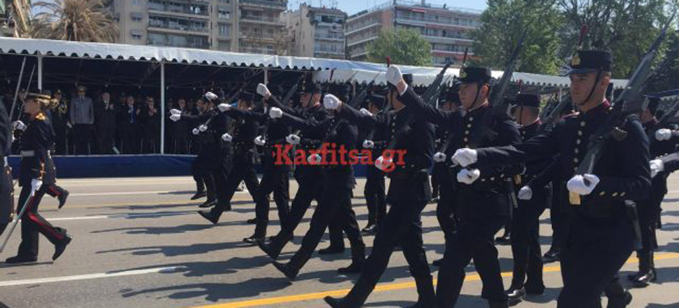 στρατιωτική παρέλαση